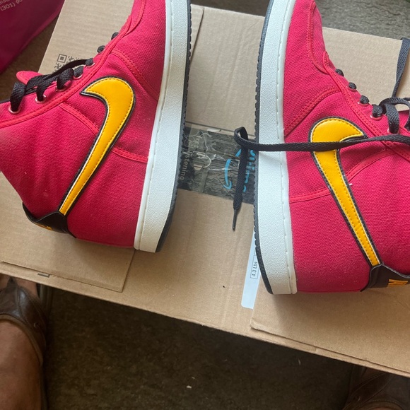 Nike LE Size 9.5 - Picture 5 of 8